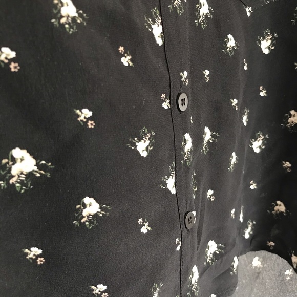 Club Monaco cropped silk blouse - Picture 3 of 5